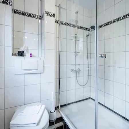 Oma's Kueche & Quartier Hotel *