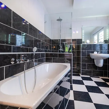 Hotel Oma's Kueche & Quartier *