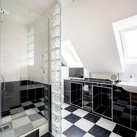 Oma's Kueche & Quartier Hotel *