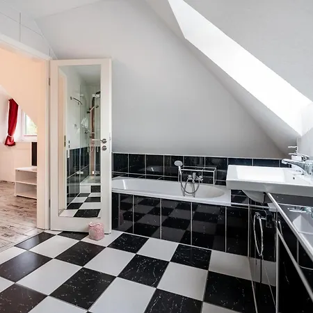 호텔 Oma's Kueche & Quartier