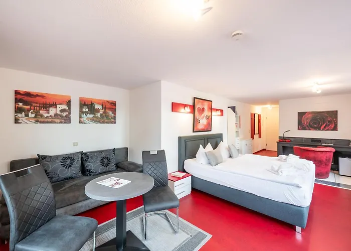 Otel Oma's Kueche & Quartier *